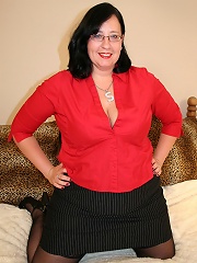 Big breasted mama shakes her big booty