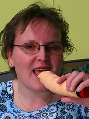 This big mature lady loves to play with herself