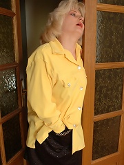 Muriel&Diana pantyhosefucking salacious mature gal